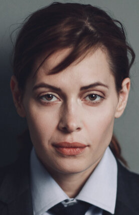 Toy libosida qora tanli ayol porno